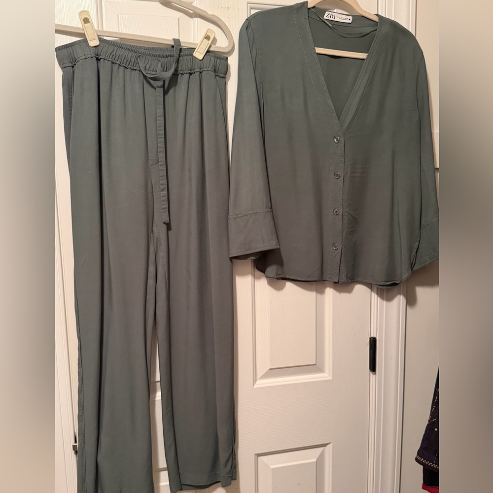 Zara Women's Set - Picture 3 of 7